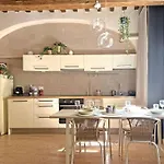 Apartament 9, Centro