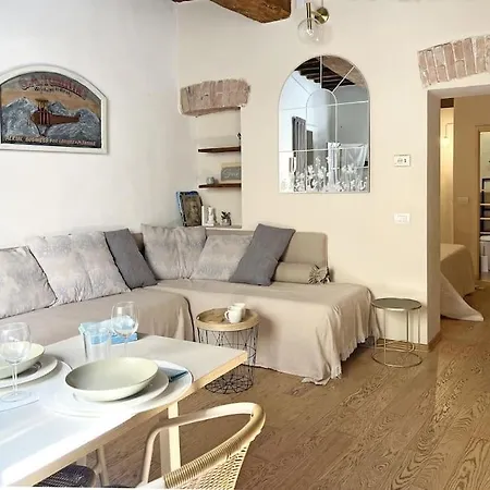 Appartement 9, Centro Parme